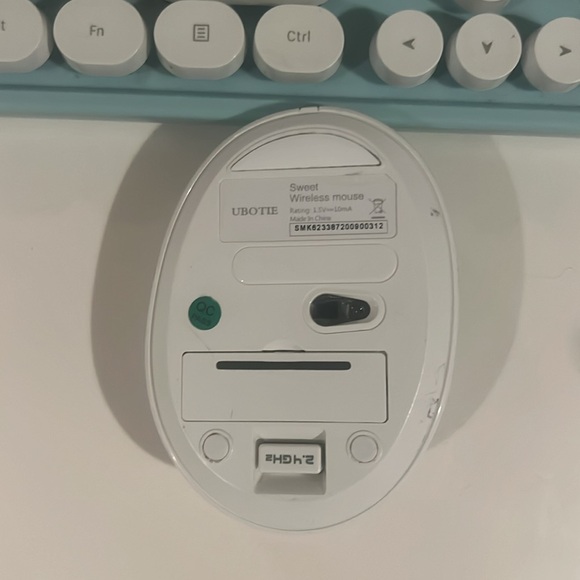 Bluetooth keyboard and mouse - Picture 2 of 3